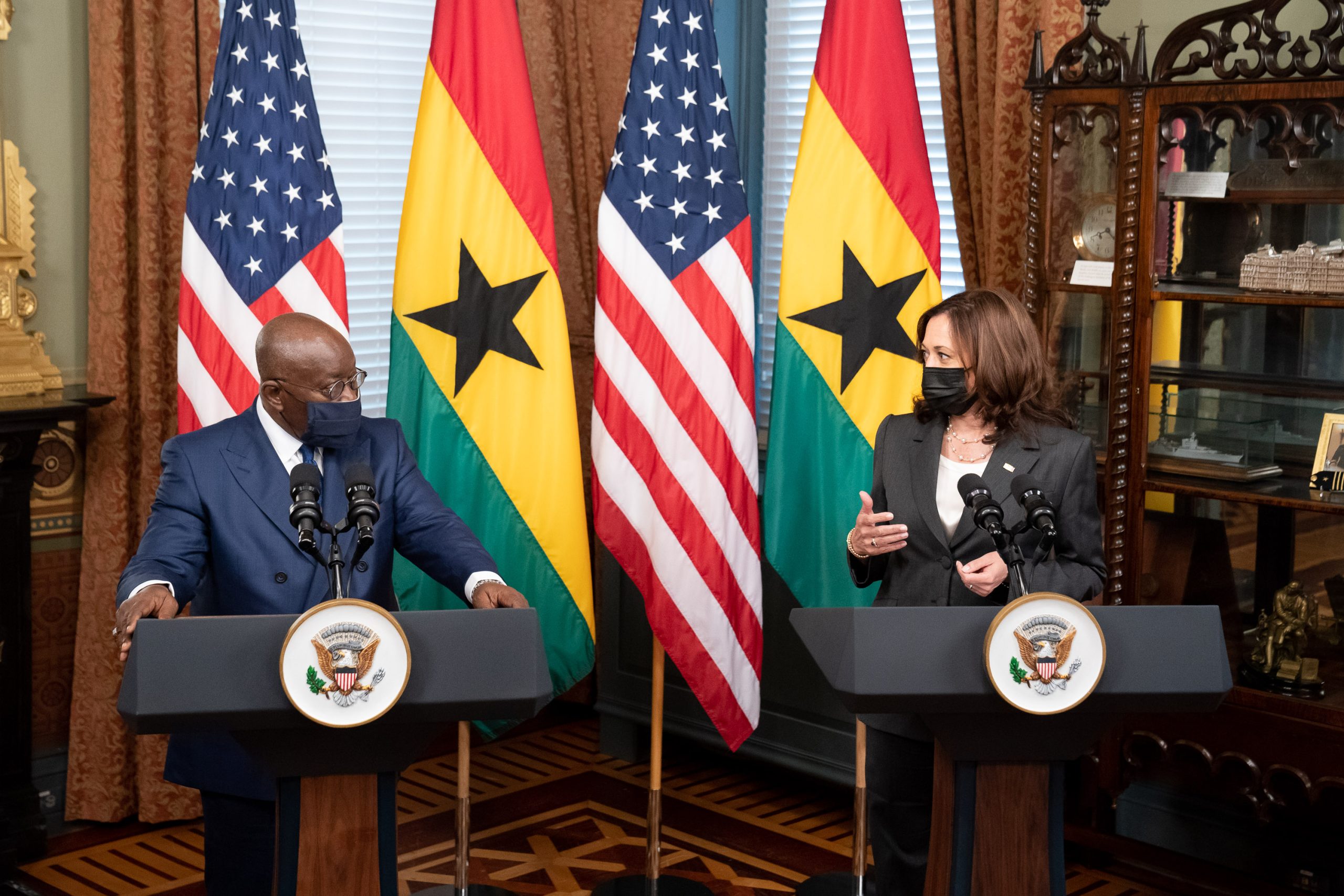 Vice_President_Kamala_Harris_met_with_President_Nana_Addo_Dankwa_Akufo-Addo_of_Ghana_at_the_White_House-scaled